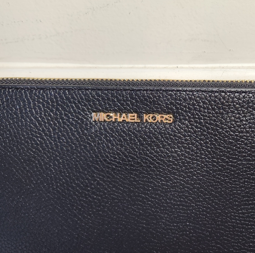 Michael Kors Jet Set Travel Wristlet - Picture 2 of 10